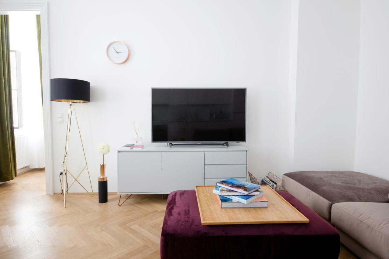 Opera - Mai's Appartement *