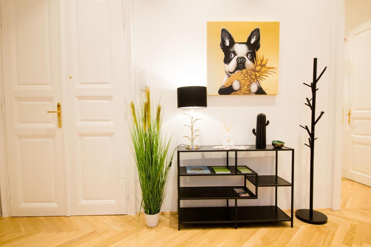 Opera - Mai's Appartement